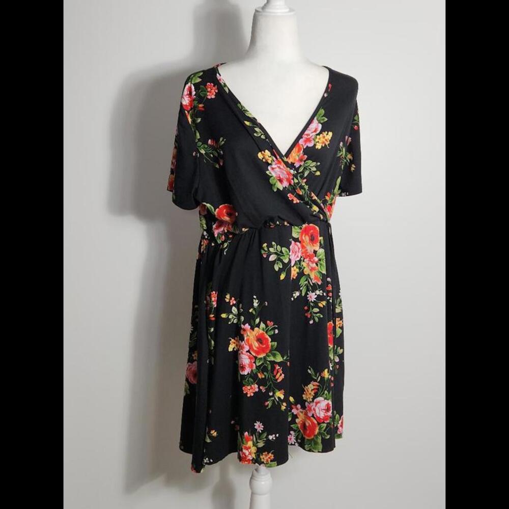 PINC Faux wrap dress in floral pattern, 1X